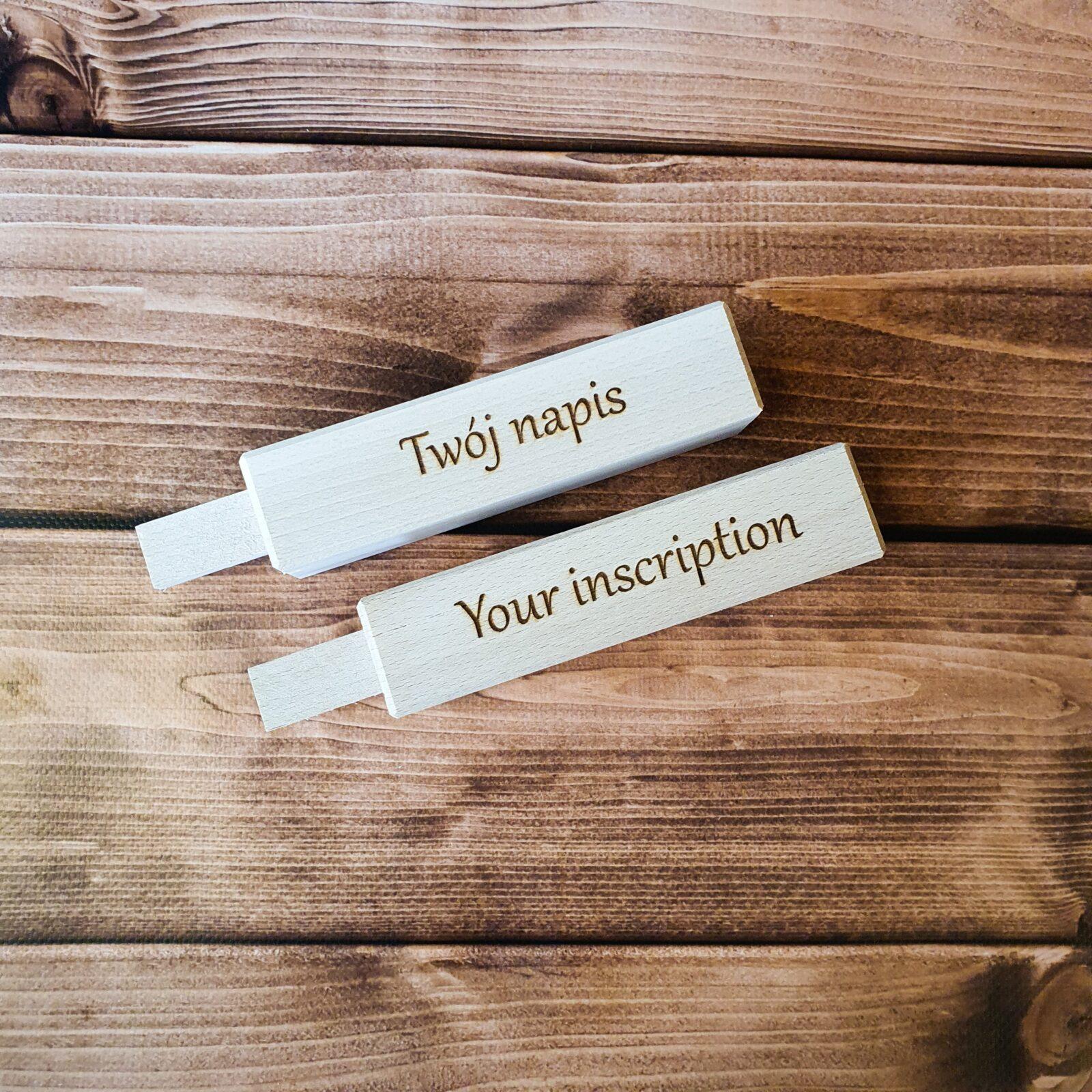 Personalizowany grawer na naciągach bocznych - obrazek 2