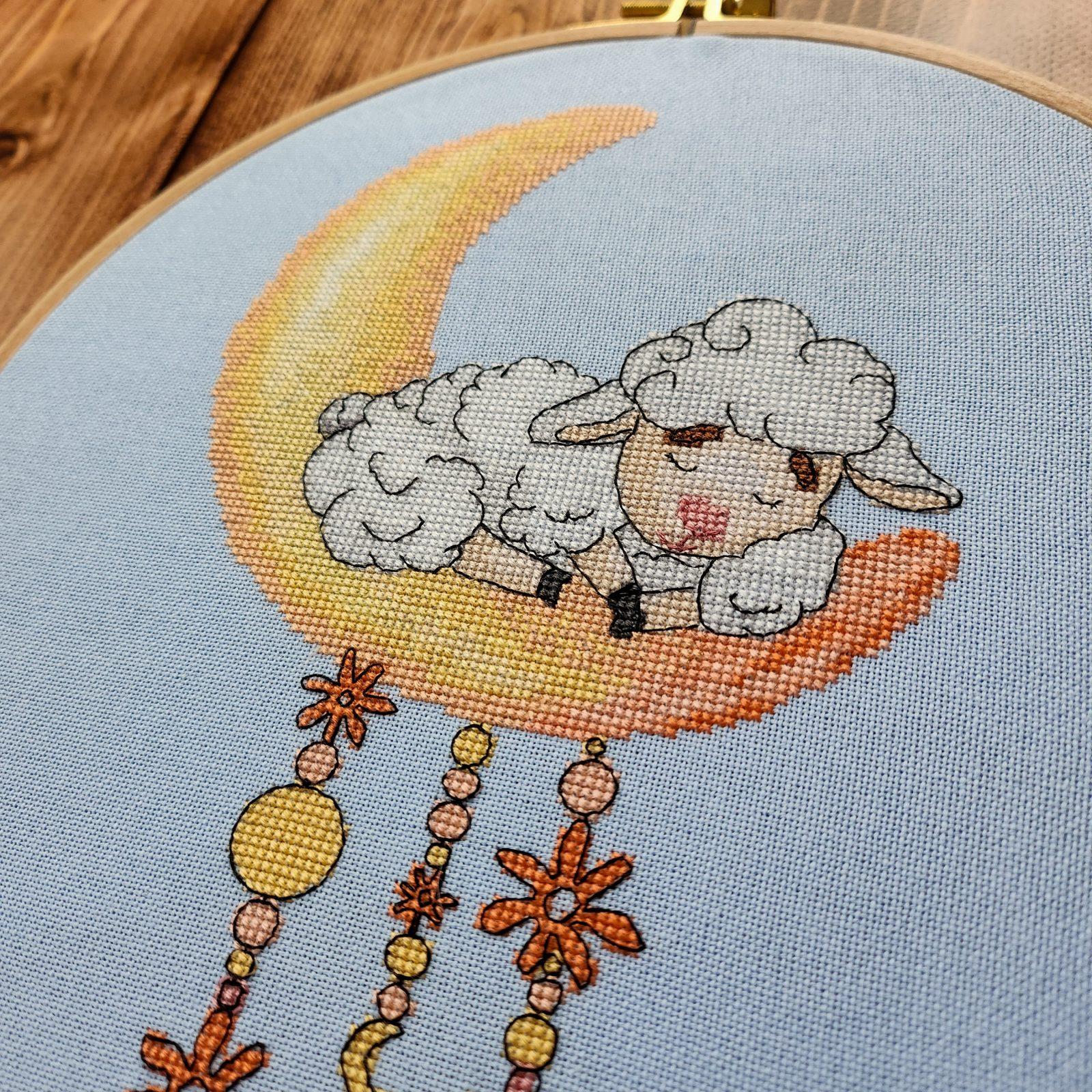 Sleeping on the Moon – cyfrowy wzór haftu krzyżykowego - obrazek 5